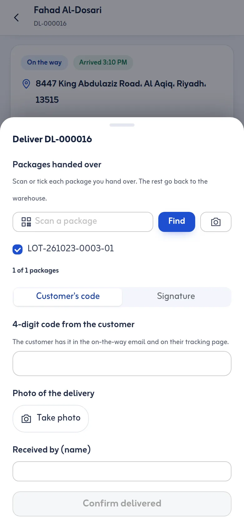 Proof of delivery in the driver app: the customer's 4-digit code or a signature, a photo and the packages handed over